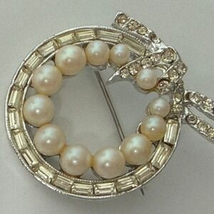 Silver Tone Faux Pearl Rhinestone Wreath Bow Brooch Pin Mid Century Vtg
